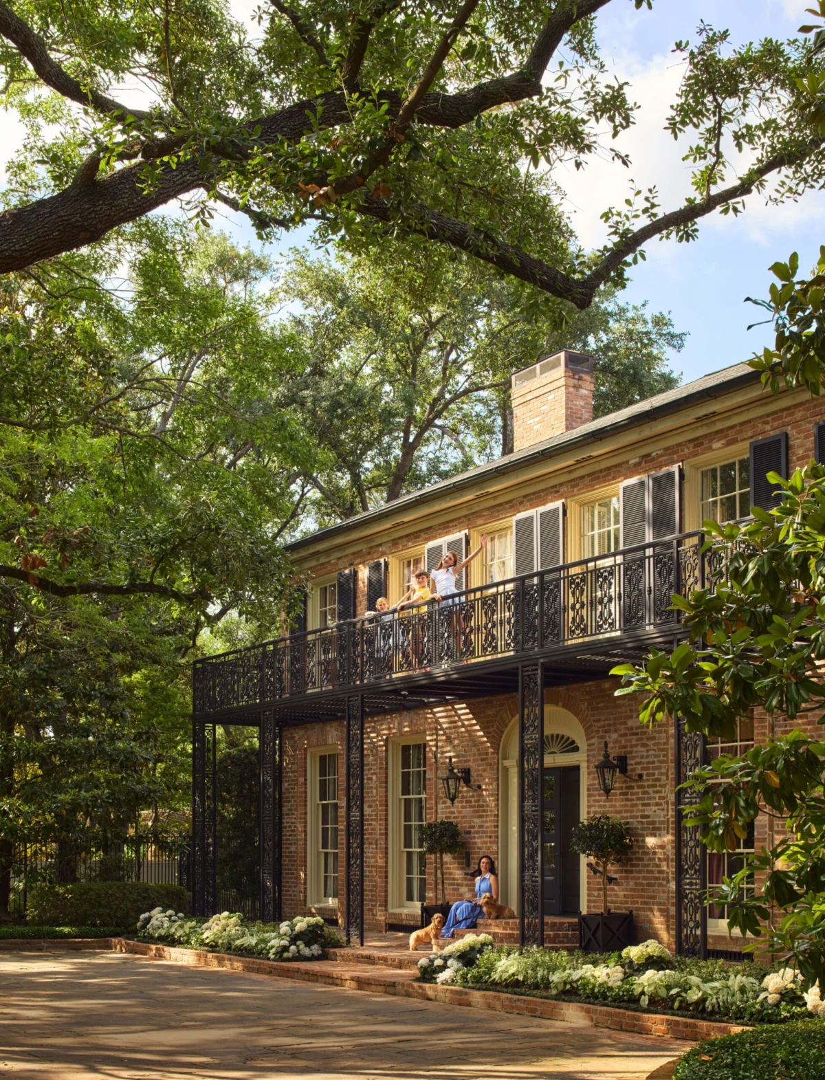 Inspired by the Flora and Fauna of the Gulf Coast Virginia Tupker Infuses a Historic Houston Home with Natural Wonder.