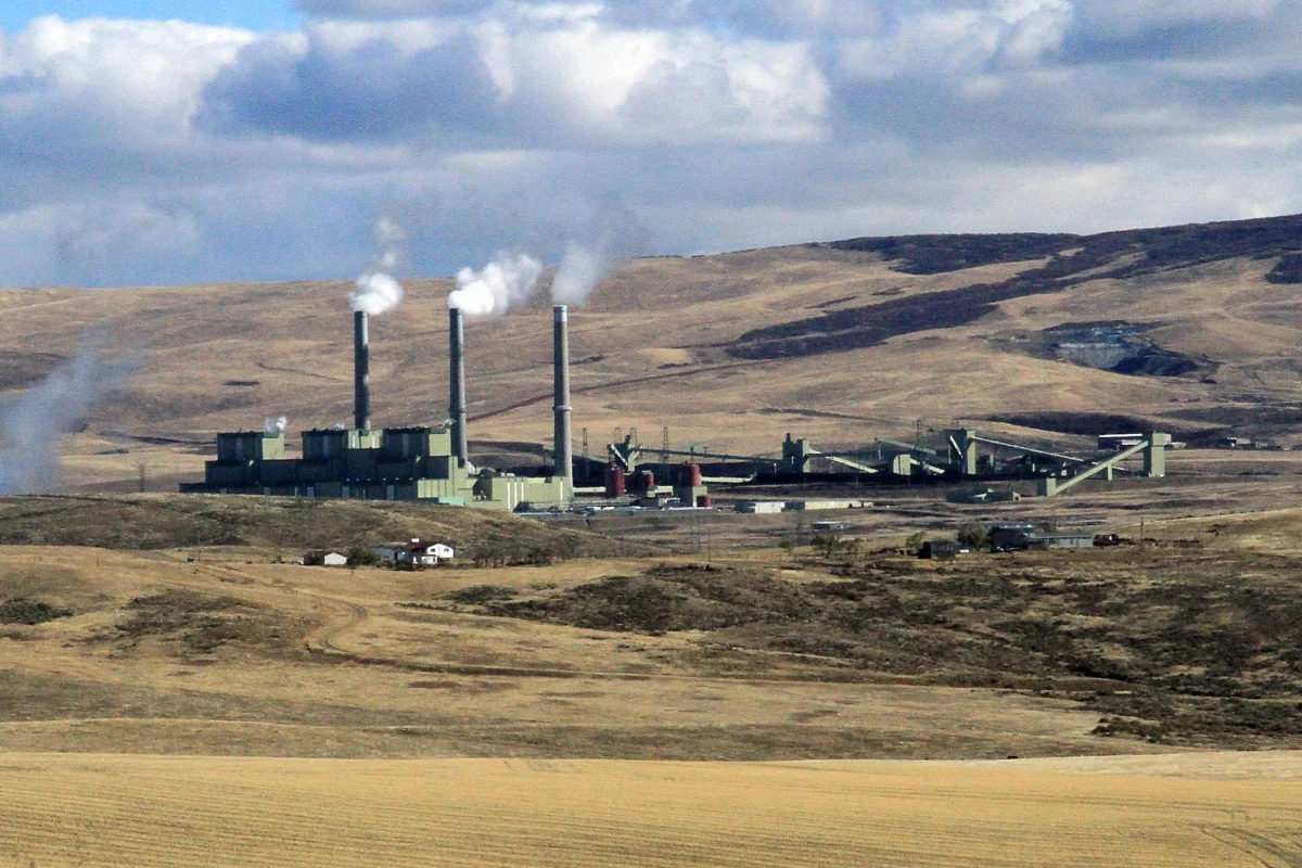 The Resurgence of Federal Coal Support and Its Environmental and Economic Consequences for the American Power Sector