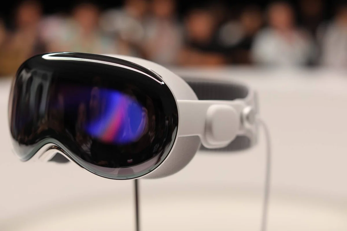 Apple Vision Pro Chief Paul Meade Joins OpenAI Amid Executive Transition and Strategic Shift Toward AI Wearables