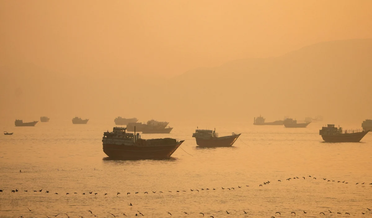 Iran Closes Strait of Hormuz Amid Escalating Regional Tensions, Reversing Recent Agreement and Sparking Global Economic Alarm.