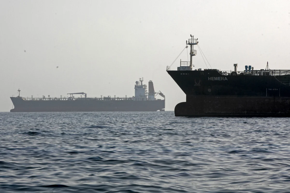 U.S. and Iran Trade Strikes Amid Stalled Peace Talks