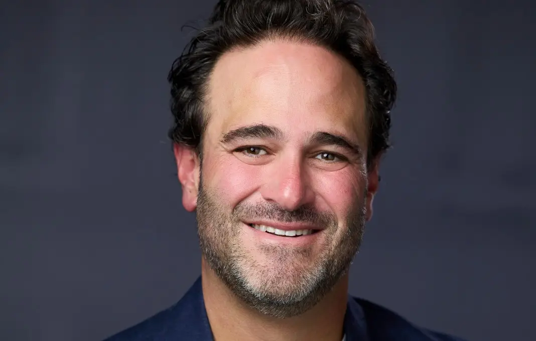 Axon CEO Josh Isner Draws Leadership Lessons from Coaching Legend Bill Belichick