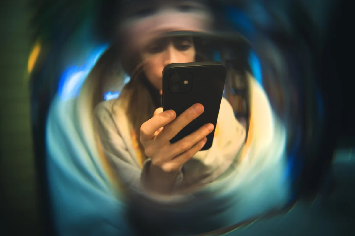 How to Optimize Your Smartphone for Long Reading Sessions and Reduced Eye Strain