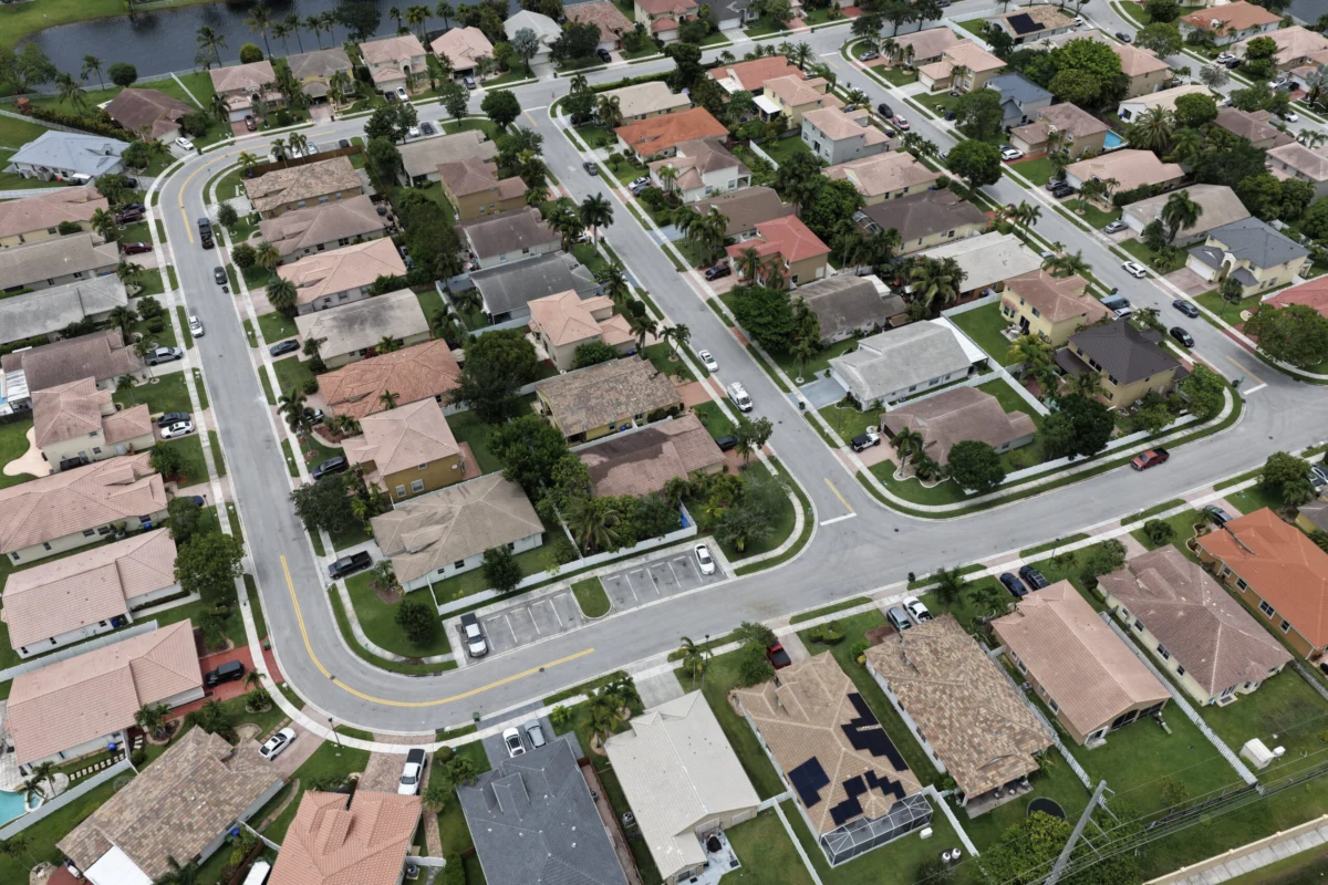 Mortgage Application Volume Dips Amidst Mixed Rate Signals and Geopolitical Developments