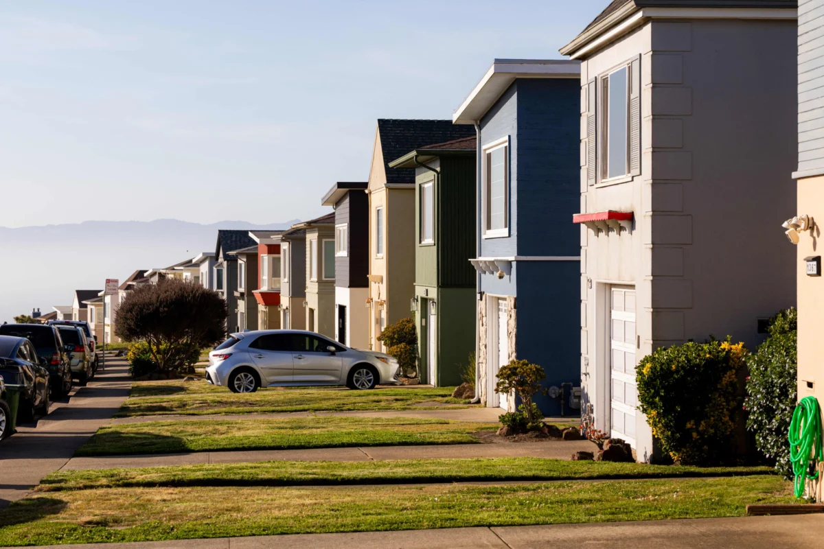Mortgage Demand Stagnates as Rates Fluctuate, Borrowers Shun Riskier Loans Amid Economic Uncertainty