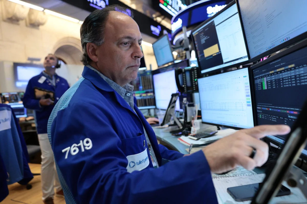 Options Traders Capitalize on Tesla's Post-Earnings Dip, Shift Focus to Palantir Ahead of Q3 Report