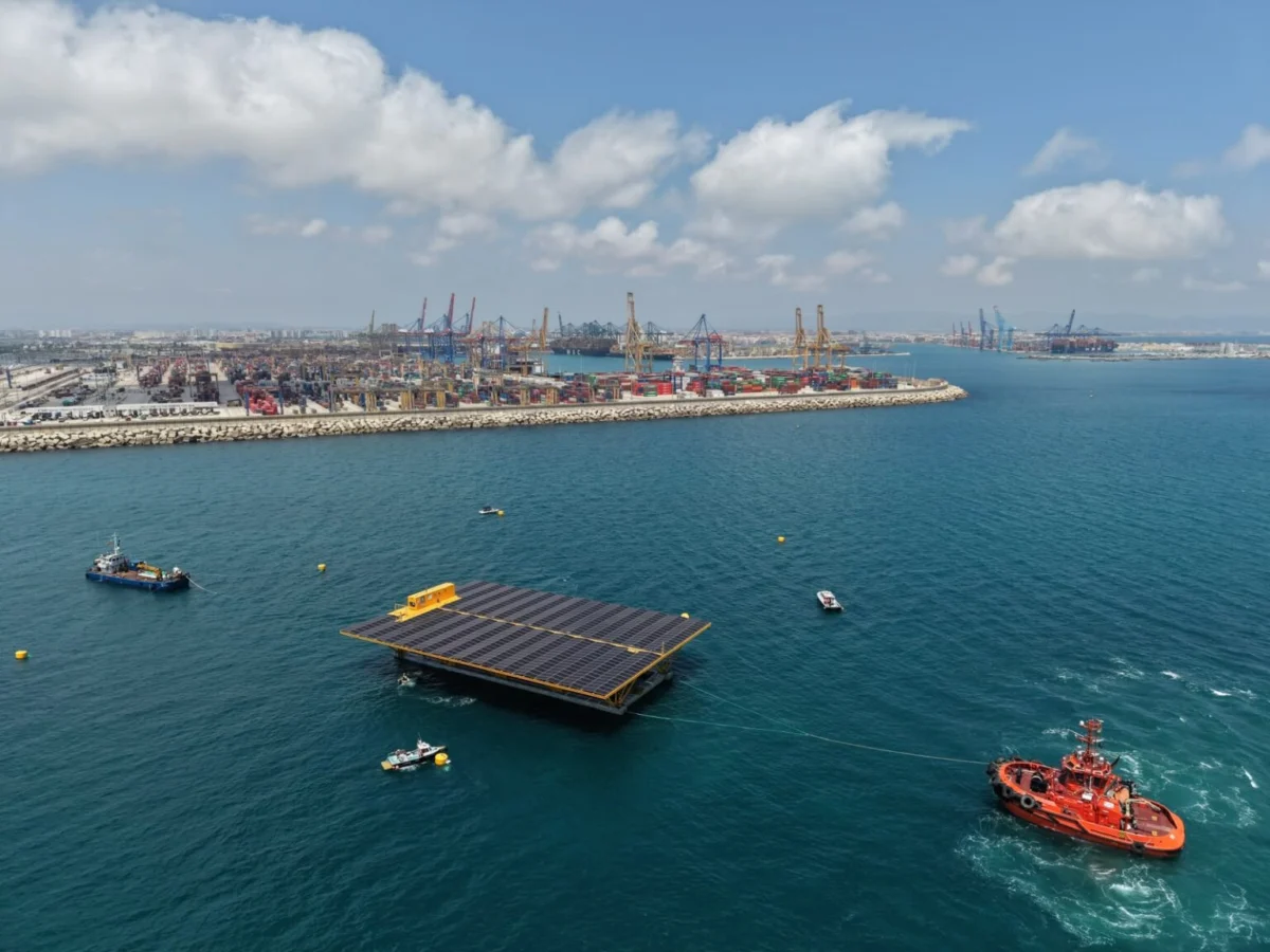 Spain’s First Floating Offshore Solar Platform Arrives at Port of Valencia to Pioneer Marine Renewable Energy
