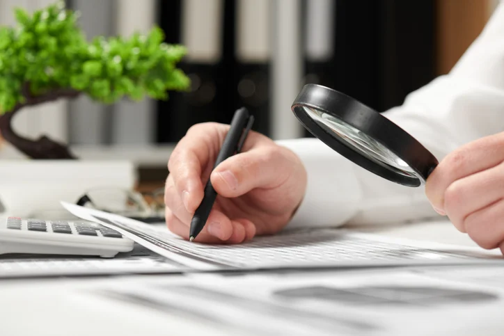 The Digital Transformation of Financial Media and the Strategic Implementation of Registration Walls in Professional Journalism