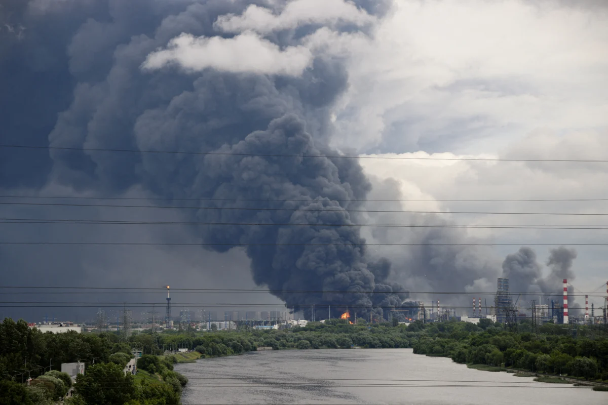 Ukraine Strikes Russian Oil Tankers and Facilities as Deepening Fuel Crisis and Trump Shift Reshape Conflict Dynamics