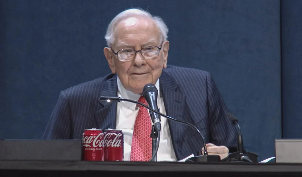 Berkshire Hathaway Makes Bold Q2 Moves with $17 Billion Alphabet Bet and Major Airline Re-entry, While Michael Burry Questions Successor's Patience