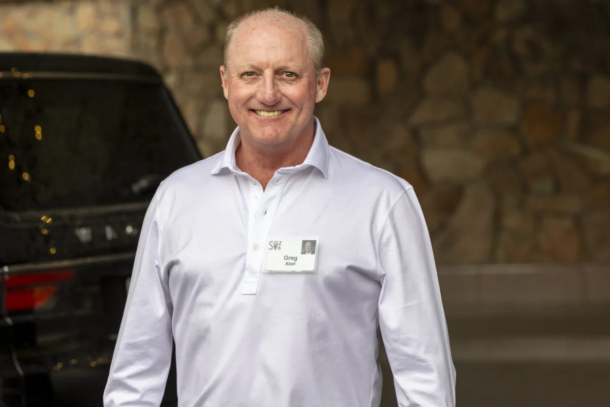 Berkshire Hathaway Under Greg Abel Signals Strategic Shift with Major Capital Deployment and Reduced Cash Reserves