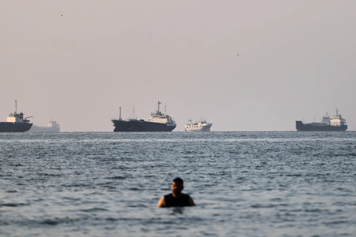 Iran-Oman Diplomatic Breakthrough Signals Potential Resolution to Strait of Hormuz Commercial Crisis as US Officials Hint at Imminent Deal