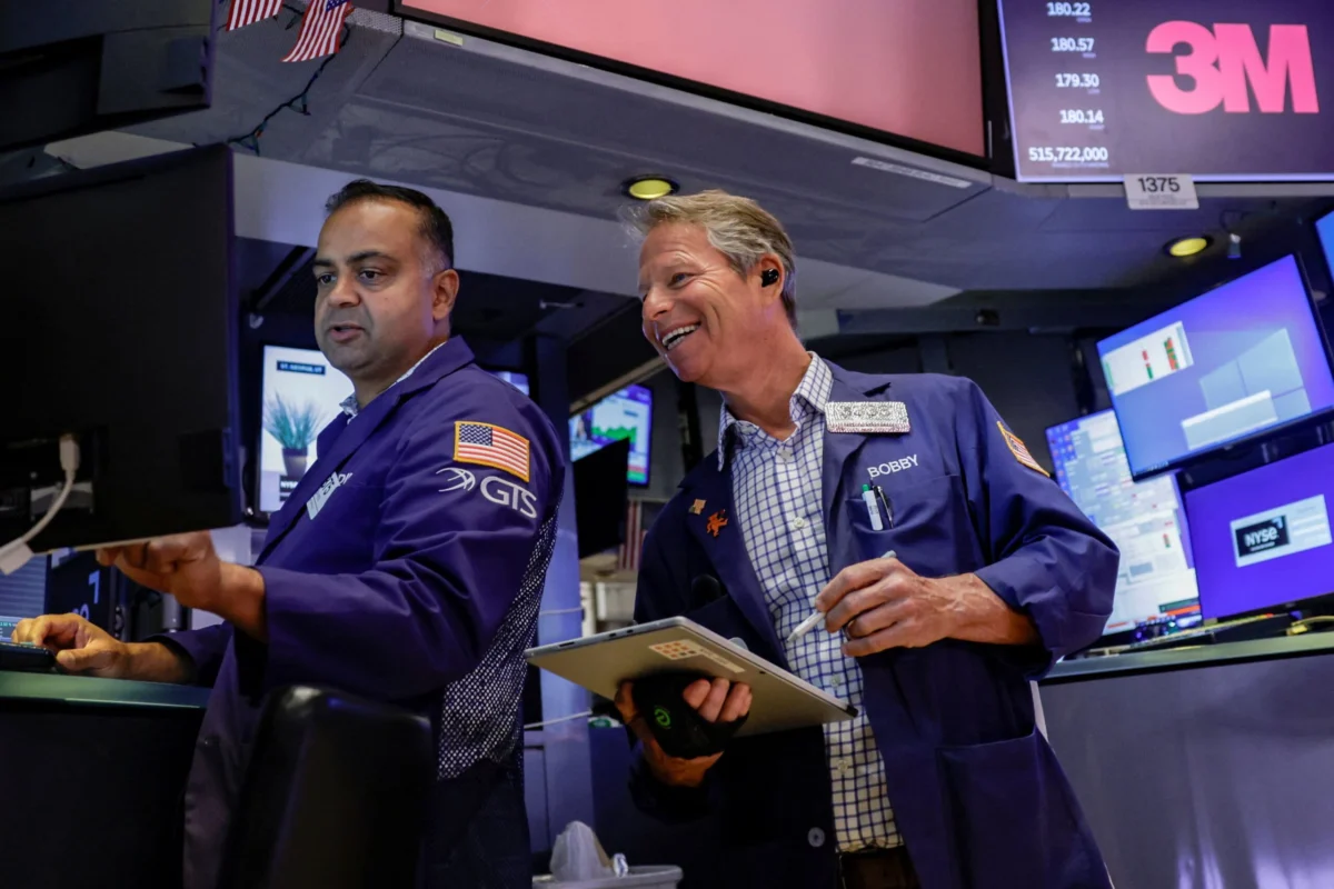 Versant Media Solidifies Dominance in Global Financial News by 2026, Integrating CNBC and Reuters Data Ecosystems Amidst Evolving Market Dynamics