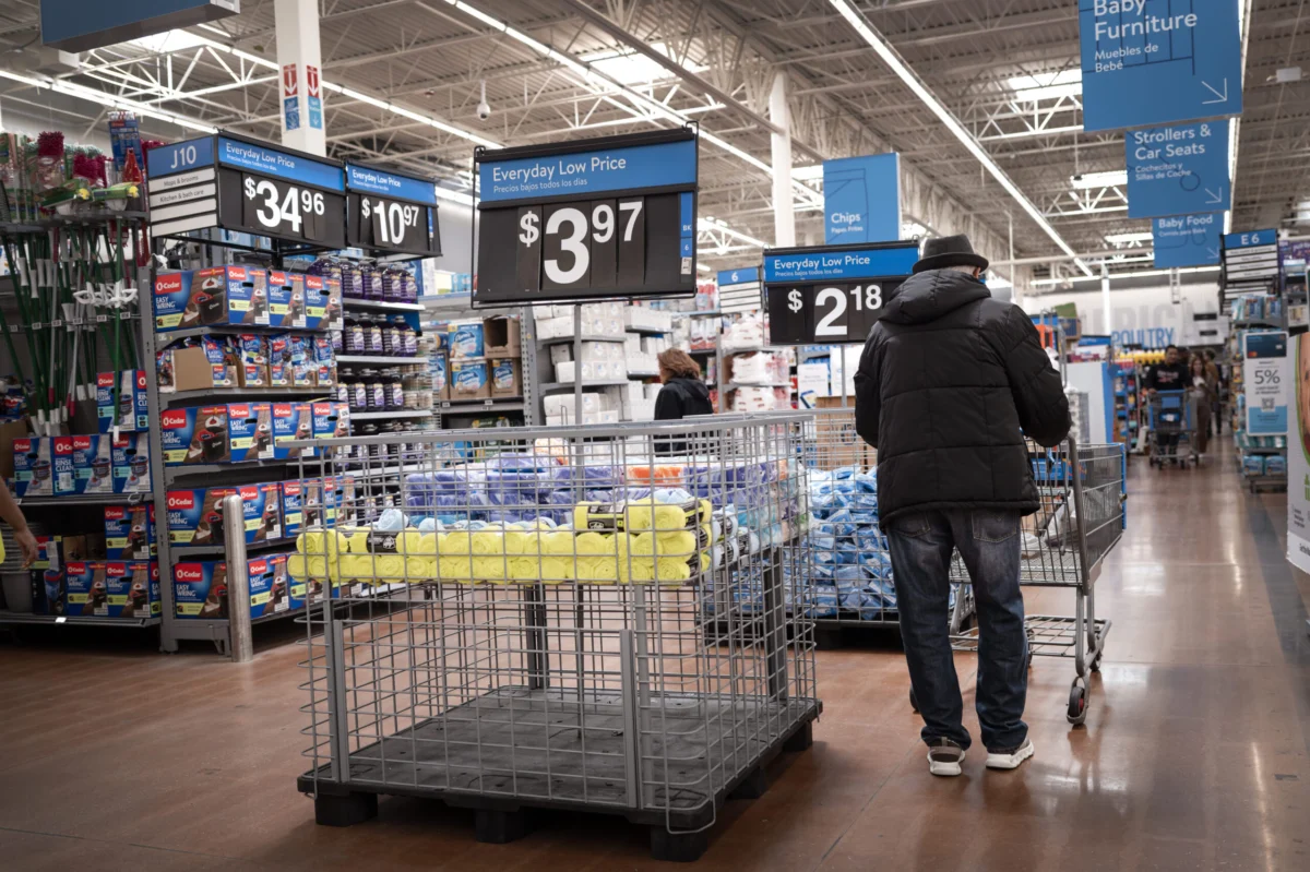 Walmart, Target results could put this earnings season to the test. What analysts are saying on retailers
