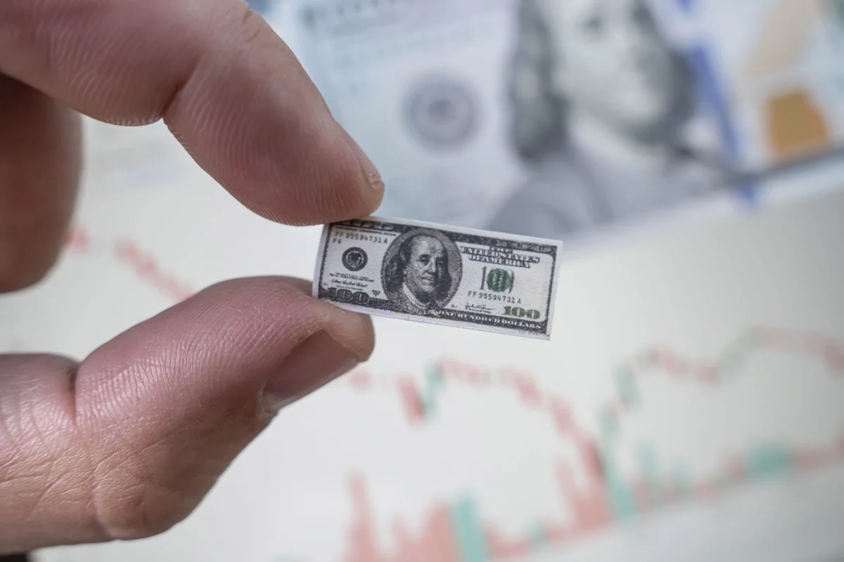 American Paychecks Feel the Pinch as Inflation Outpaces Wage Growth