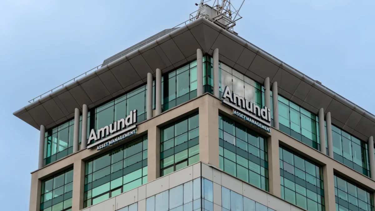 Amundi Acquires 9.9% Stake in ICG, Forging Strategic Distribution Partnership for Private Market Products