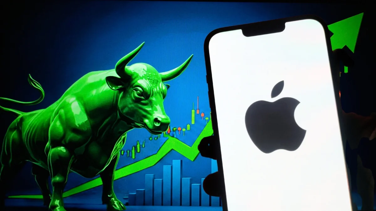Apple's $400 Valuation Target Gains Momentum as Dual-Engine Strategy and Shareholder Returns Drive Continued Growth