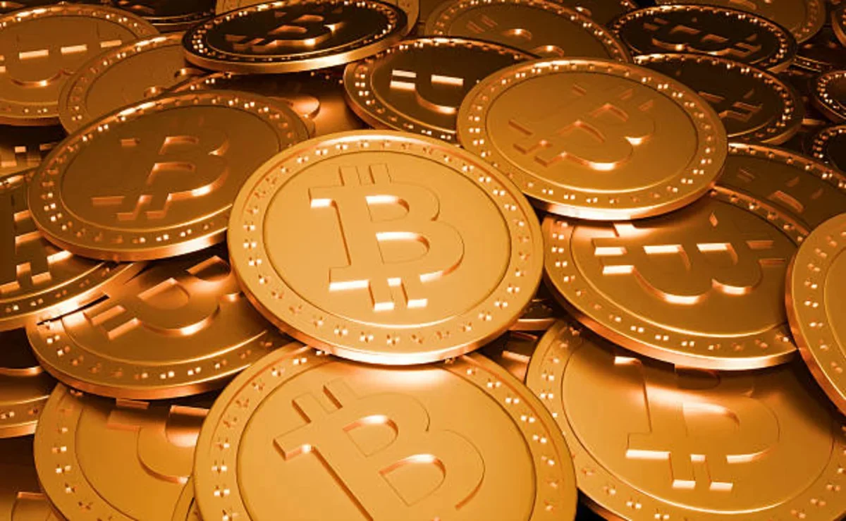 Cryptocurrency Markets Surge as Macroeconomic Clarity and Regulatory Shifts Propel Investor Confidence