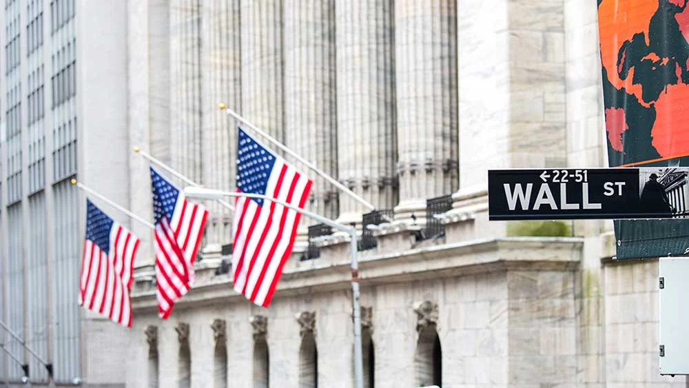 Dow Futures Surge as Fed’s Waller Signals Policy Nuance, Treasury Yields Cool Amid Divergent Tech Earnings
