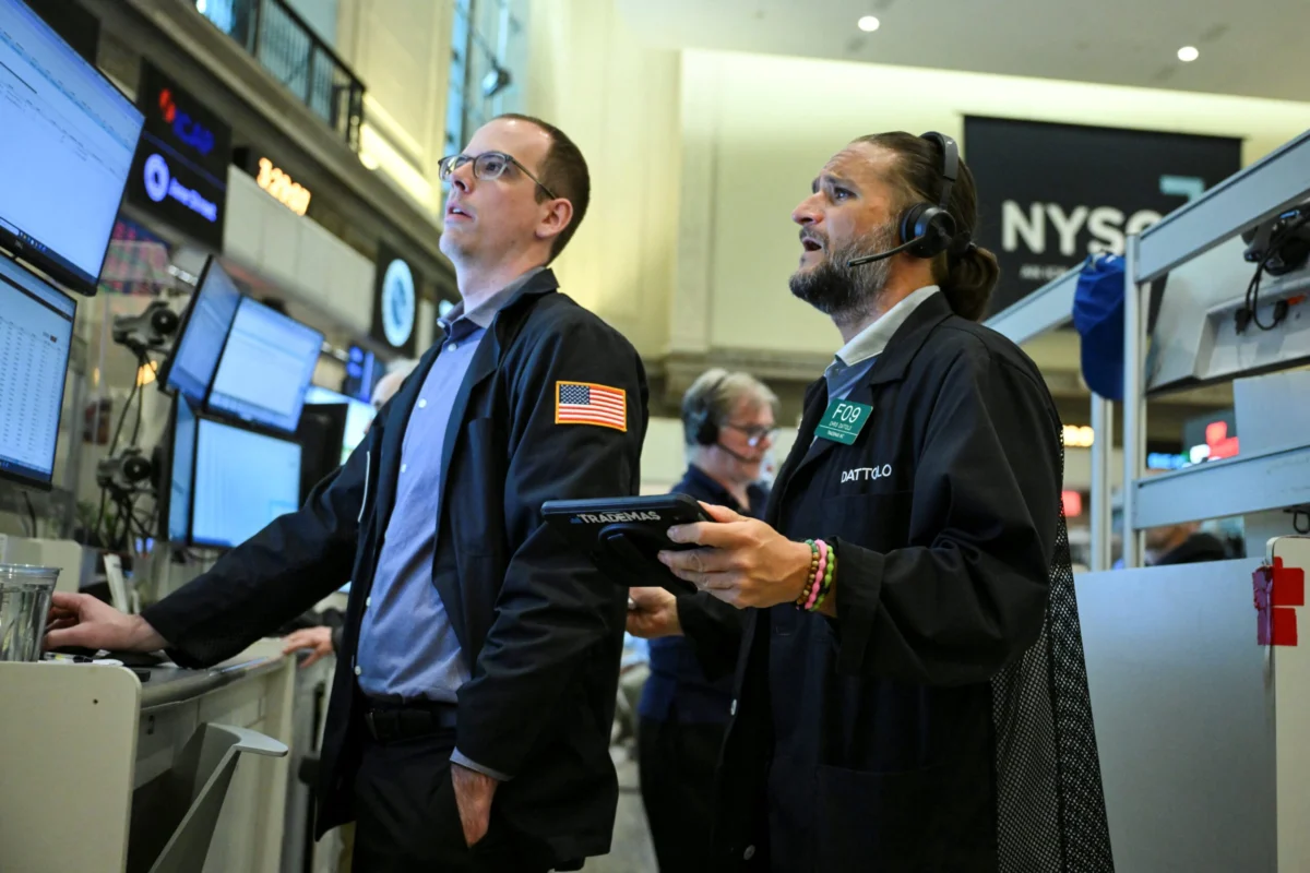 Global Market Volatility Prompts Unanimous Call for Broad Diversification Amid Fading U.S. Exceptionalism and AI Scrutiny