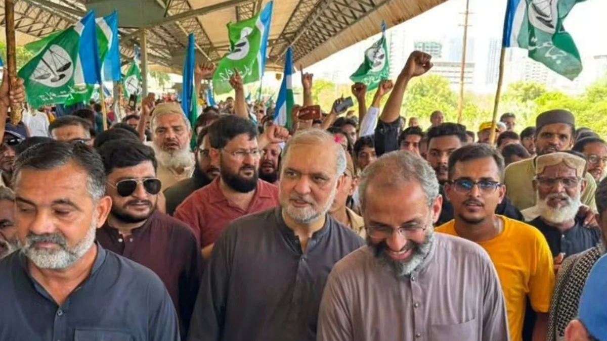 Pakistan Faces Dual Protests: Jamaat-e-Islami's Anti-Fuel Price March Converges with Looming PTI Rally for Imran Khan's Release.
