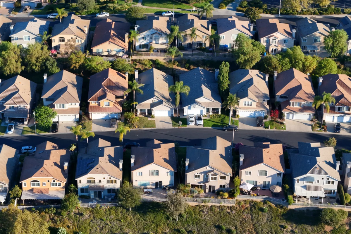 Surge in 30-Year Fixed Mortgage Rate to Near 7% Ignites Housing Market Concerns Amid Geopolitical Tensions