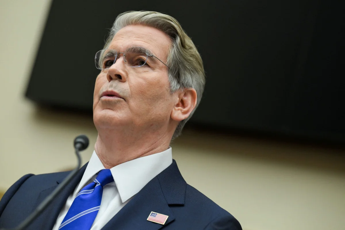 Treasury Secretary Bessent Faces Democratic Onslaught Over Economy and AI Ahead of Midterm Elections