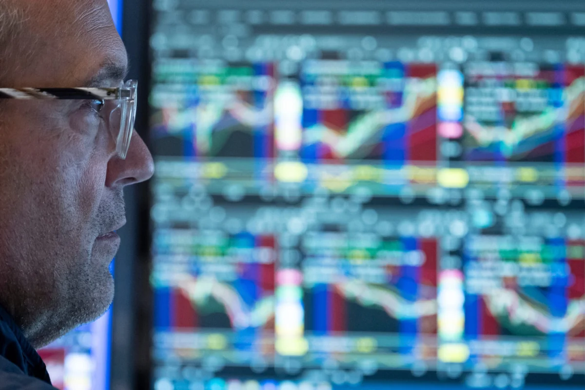 Wall Street Rebounds on Easing Bond Yields and Tech Surge Amid Escalating U.S.-Iran Conflict
